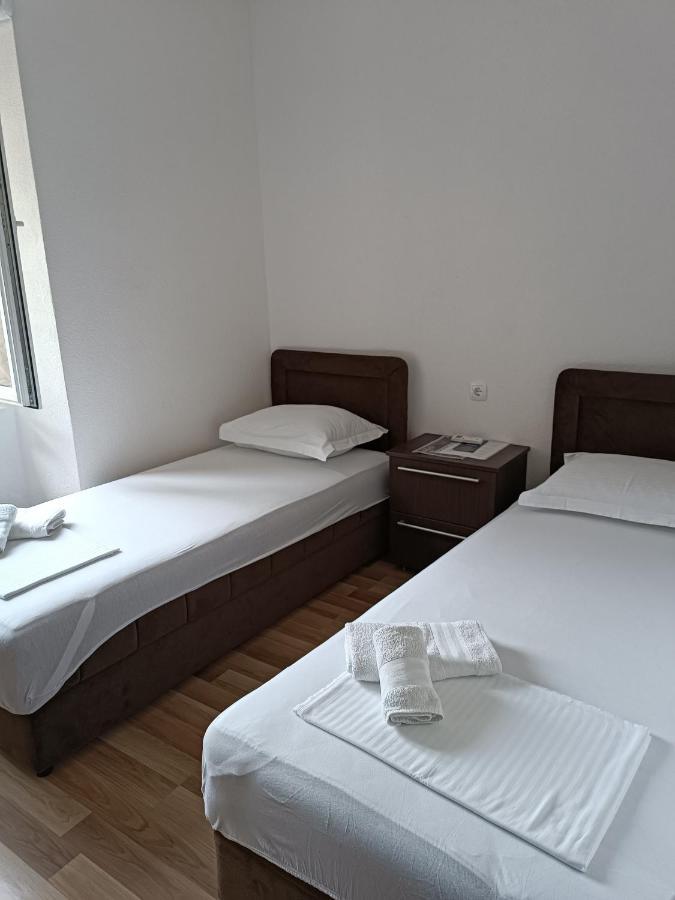 Nova Dvokrevetna Soba Sa Dva Odvojena Kreveta I Zajednickim Kupatilom Hotel Kotor Bagian luar foto